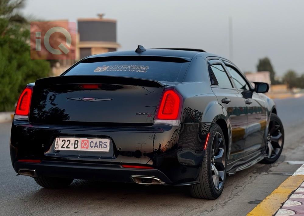 کرایسلەر 300